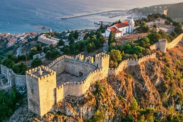 Private Sesimbra Castle and Cabo Espichel Day from Lisbon with Azeitão Wine