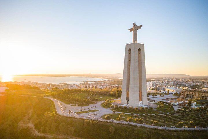 Private Sesimbra Castle and Cabo Espichel Day from Lisbon with Azeitão Wine (7/12)