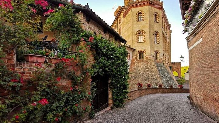 Small-Group Day Trip from Milan: La Morra, Grinzane Cavour Castle and Barolo Wine Cellars (4/12)
