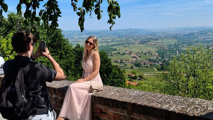 Small-Group Day Trip from Milan: La Morra, Grinzane Cavour Castle and Barolo Wine Cellars (1/12)