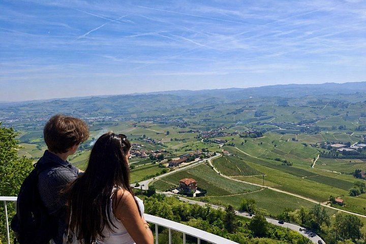 Small-Group Day Trip from Milan: La Morra, Grinzane Cavour Castle and Barolo Wine Cellars (12/12)