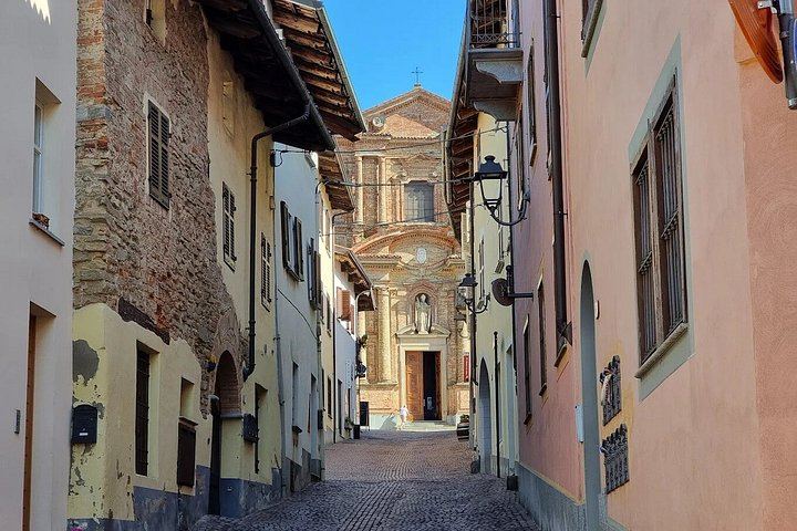 Small-Group Day Trip from Milan: La Morra, Grinzane Cavour Castle and Barolo Wine Cellars (7/12)