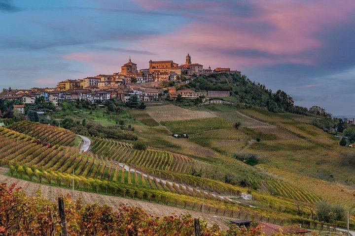 Small-Group Day Trip from Milan: La Morra, Grinzane Cavour Castle and Barolo Wine Cellars (11/12)