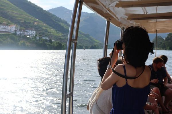 Porto to Douro Valley: Quinta do Laranjo Winery Brunch and 1-Hour River Cruise by Van