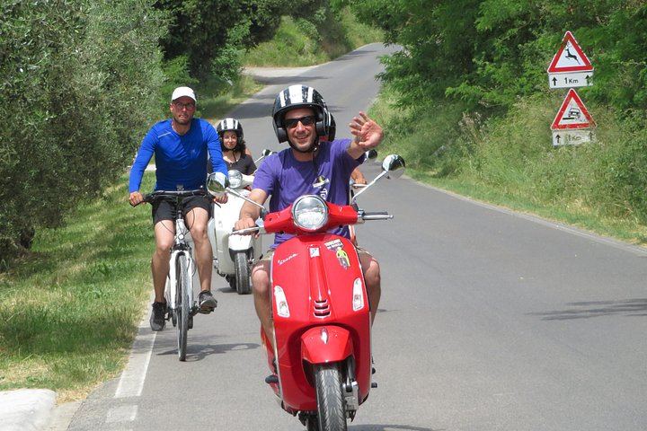 Chianti Vespa Ride near San Gimignano with Tuscan Lunch, Three Wines and Olive Oil (12/12)