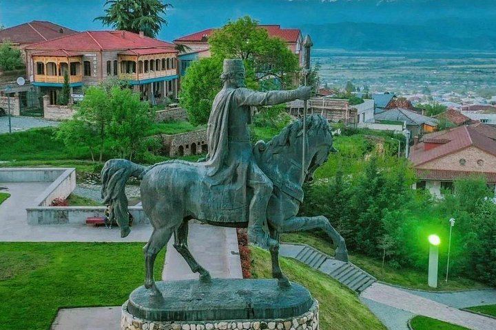 Kakheti Wine Tour by White Minibus from Tbilisi: Bodbe, Sighnaghi Museum and Telavi (6/12)