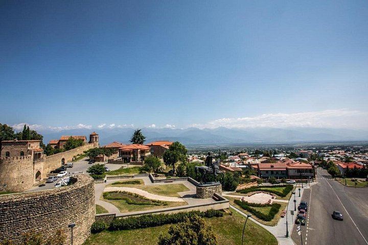 Kakheti Wine Tour by White Minibus from Tbilisi: Bodbe, Sighnaghi Museum and Telavi (5/12)