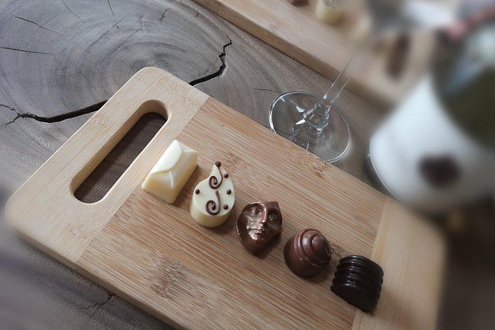 Full-Day Stellenbosch Pairing Tour: Chocolate, Cheese, Olive Oil and Wine at 3 Estates (1/2)