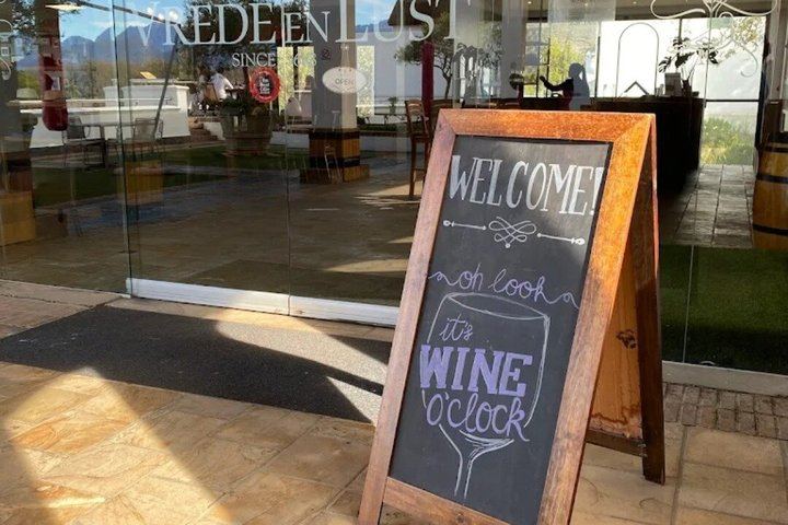 Shared Full-Day Stellenbosch Wine Tasting and Franschhoek Wine Tram Tour (10/12)