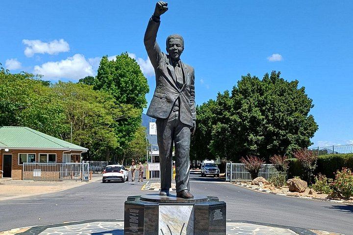 Paarl, Franschhoek and Stellenbosch Day Tour: Huguenot History, Mandela Prison, 3 Tastings (2/10)