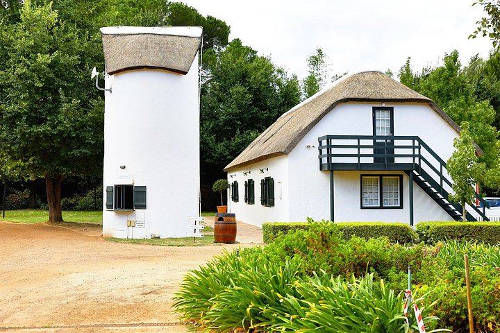 Franschhoek Wine Tram Day Tour: Zevenwacht, Weltevreden, Drakenstein Prison (12/12)