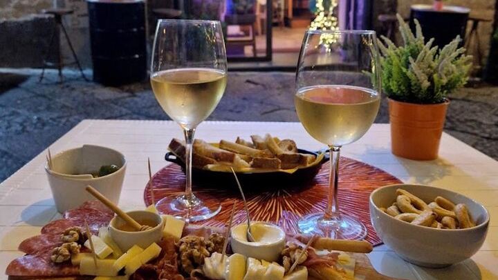 Naples Wine Tasting with Trivia Games, Campanian Grapes and Bruschetta Near Gesu Nuovo (1/12)