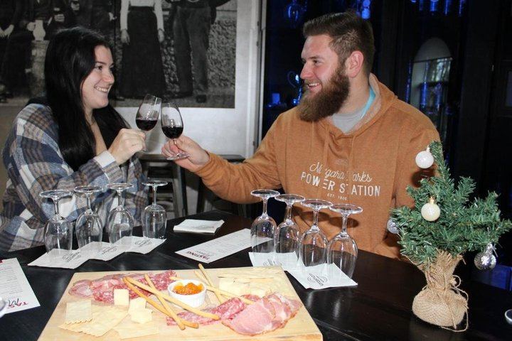 Niagara Wine and Charcuterie Tour from Falls Meeting Points: 3 Wineries, 12+ Tastings (9/12)