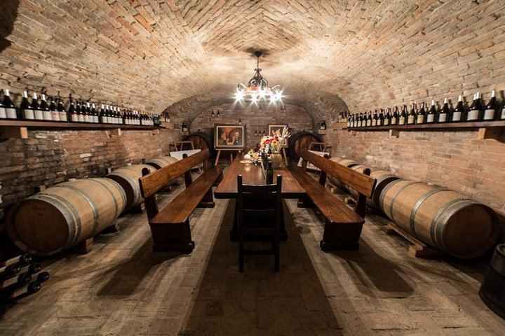 Castiglione Falletto Family Winery Tour: Barolo, Barbaresco and Seven Wines (2/12)