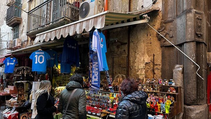 Naples Old Town Wine Walk from Piazza Dante: Three Campania Wines with a Sommelier (1/7)