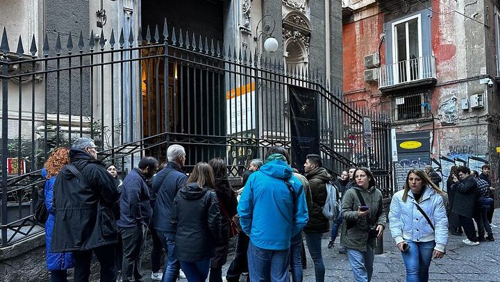 Naples Old Town Wine Walk from Piazza Dante: Three Campania Wines with a Sommelier (4/7)