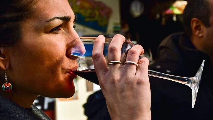 Naples Old Town Wine Walk from Piazza Dante: Three Campania Wines with a Sommelier (2/7)
