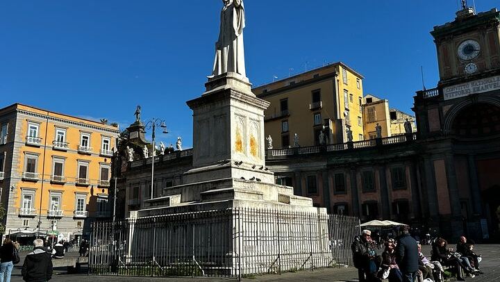 Naples Old Town Wine Walk from Piazza Dante: Three Campania Wines with a Sommelier (3/7)