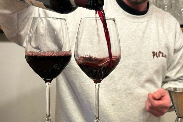 Naples Old Town Wine Walk from Piazza Dante: Three Campania Wines with a Sommelier