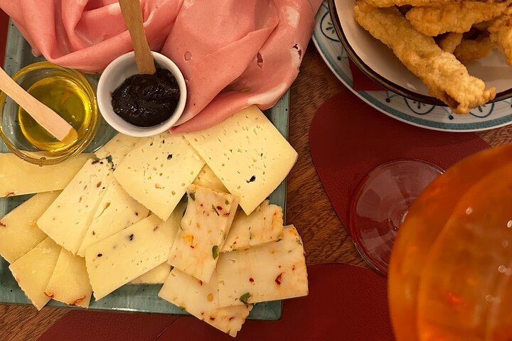 Naples Old Town Wine Walk from Piazza Dante: Three Campania Wines with a Sommelier (7/7)