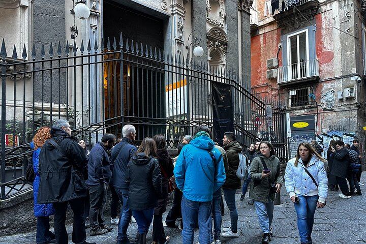 Naples Old Town Wine Walk from Piazza Dante: Three Campania Wines with a Sommelier (4/7)