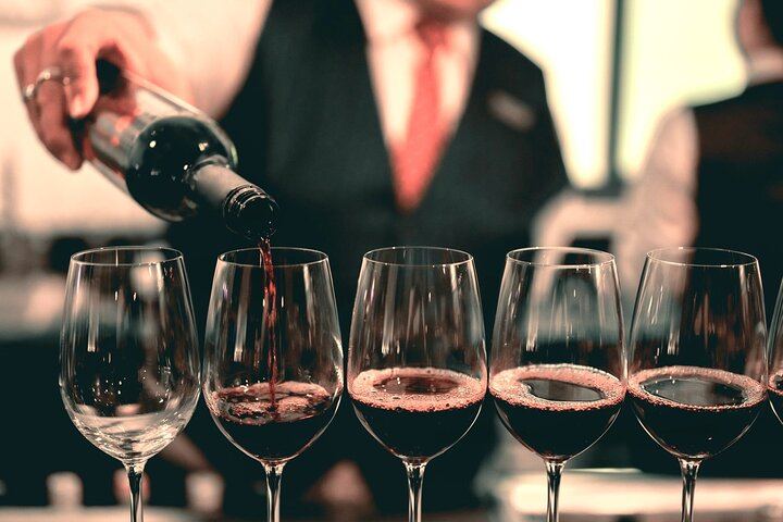 Naples Old Town Wine Walk from Piazza Dante: Three Campania Wines with a Sommelier (5/7)