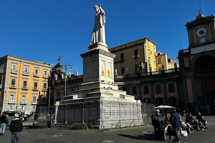 Naples Old Town Wine Walk from Piazza Dante: Three Campania Wines with a Sommelier (3/7)