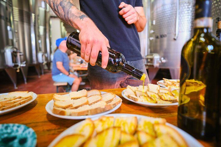 Half-Day Chianti Coach Trip from Florence with Two Winery Tastings at Sunset (4/12)