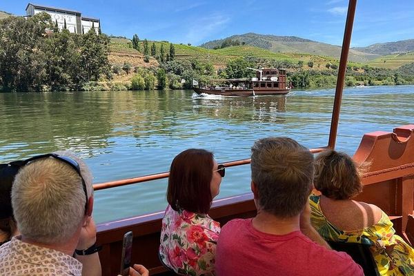 Half-Day Douro Valley Tour from Porto: Winery Lunch, River Cruise, Lapa Church Start