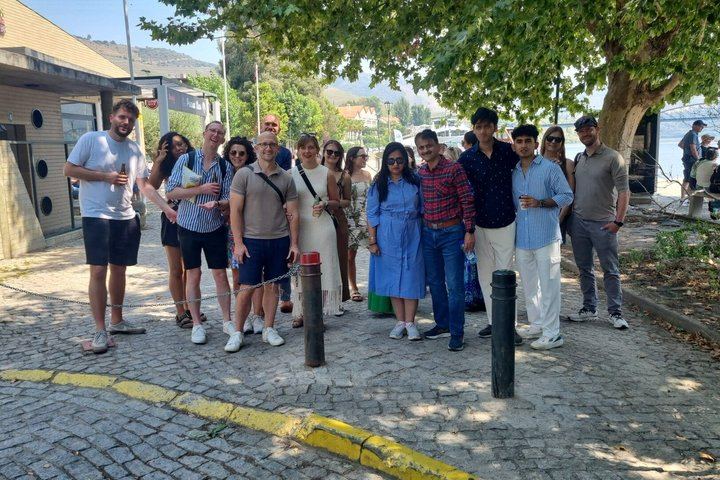 Half-Day Douro Valley Tour from Porto: Winery Lunch, River Cruise, Lapa Church Start (10/12)