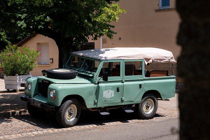 Private Southern Burgundy Wine Day in a Vintage Land Rover from Lyon (10/12)
