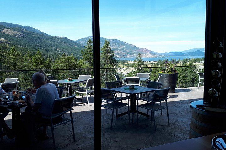 Private Kelowna Wine Tour by Mercedes Sprinter Van for Up to 11 Guests, 4 Hours (12/12)