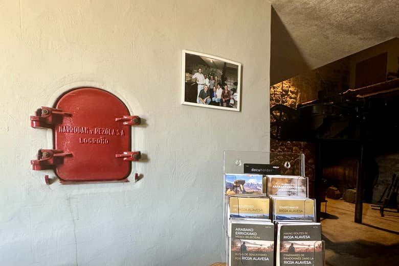 J.F. Iradier Winery Tour in Samaniego: 18th-Century Rock Cellars and Three Wines (2/8)