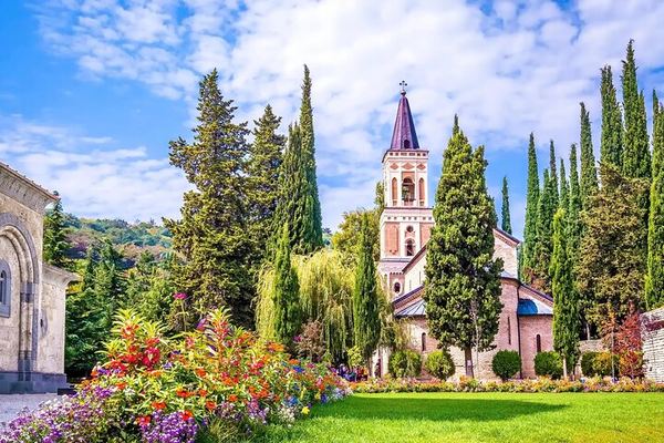 Kakheti Day Tour from Tbilisi: Bodbe, Sighnaghi, Family Winery Lunch and Telavi Drive