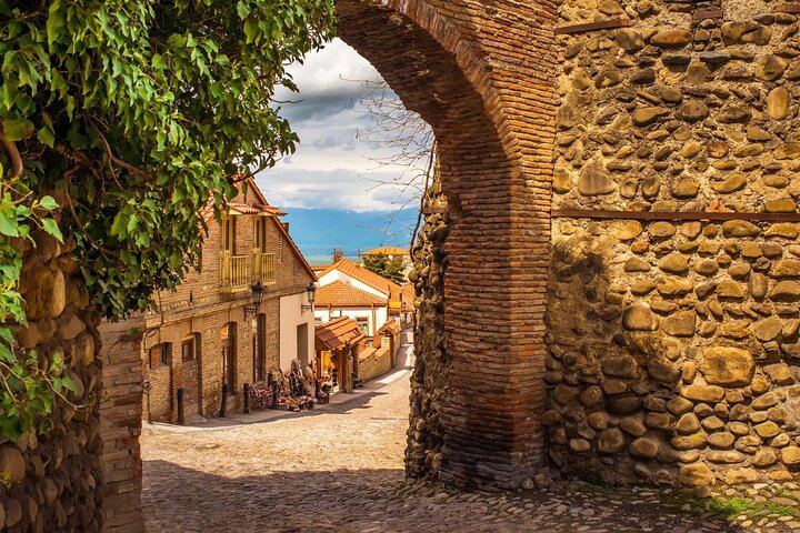 Kakheti Day Tour from Tbilisi: Bodbe, Sighnaghi, Family Winery Lunch and Telavi Drive (3/12)