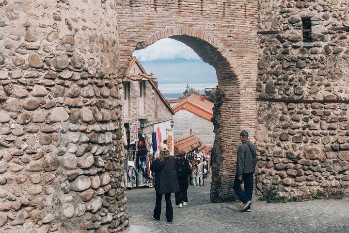 Kakheti Day Tour from Tbilisi: Bodbe, Sighnaghi, Family Winery Lunch and Telavi Drive (11/12)