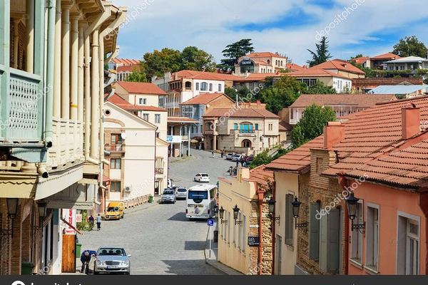Private Kakheti Tour: Khinkali Lunch, Telavi Qvevri Tasting and Gombori Pass