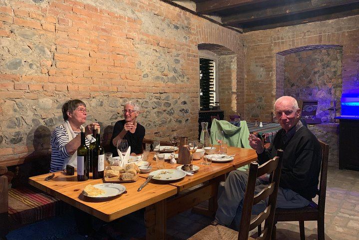 Private Kakheti Wine Day Trip from Tbilisi: Sighnaghi, Kvareli Cave and Lunch (8/12)