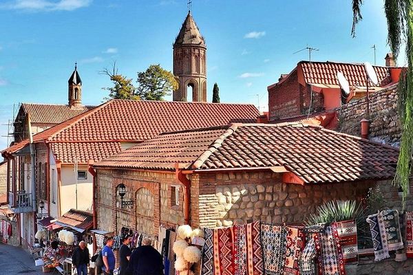 Kakheti Wine and Monastery Day Trip from Tbilisi: Qvevri Family Winery and Telavi