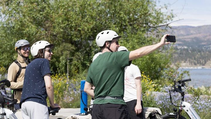 Kelowna E-Bike Wine and Mead Tour: 3 Tastings, Farm-to-Table Lunch, Local Guide (2/12)