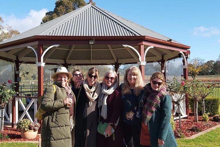 Barossa Small Group Wine Tour via Adelaide Hills: Winery Lunch and Maggie Beer Stop (9/12)