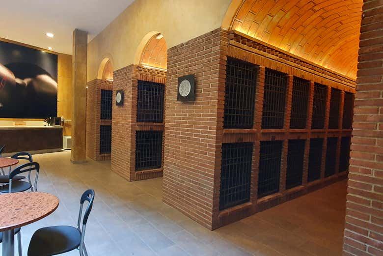 La Conreria Winery Tour in Priorat: Cellar Visit, Montsant Cliff Views and Four Wines (4/7)