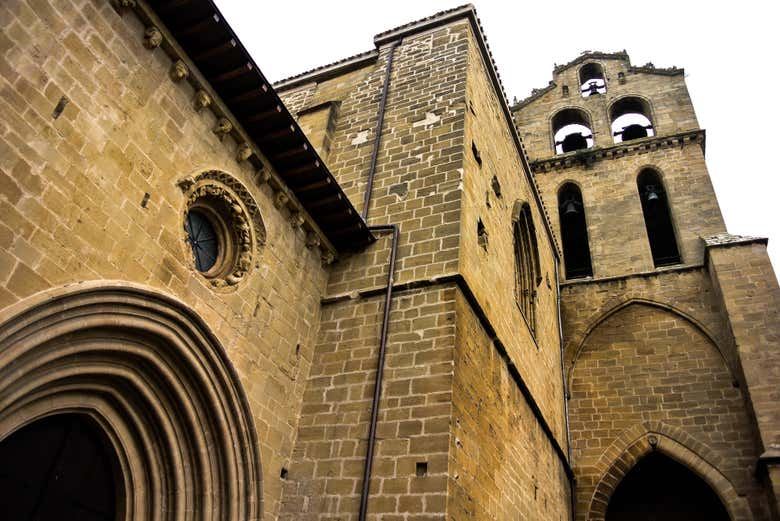 Laguardia Walking Tour with Wine Cave Visit and Tasting of Two Rioja Wines (4/6)