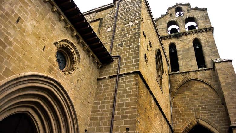 Laguardia Walking Tour with Wine Cave Visit and Tasting of Two Rioja Wines (4/6)