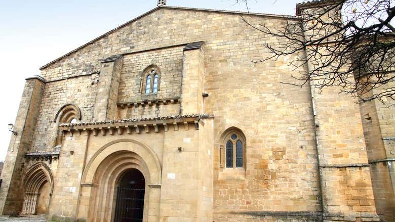 Laguardia Walking Tour with Wine Cave Visit and Tasting of Two Rioja Wines (3/6)