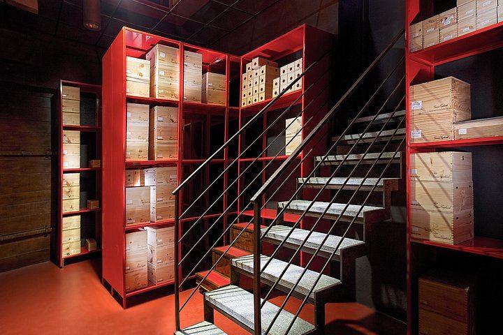 La Morra Winery Visit and Wine Tasting in the Langhe: 90-Minute Cellar Experience (3/9)