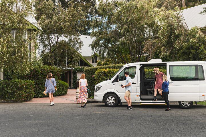 Marlborough Icons Full-Day Tour: Two Wineries and Seafood Cruise on Queen Charlotte Sound (2/10)