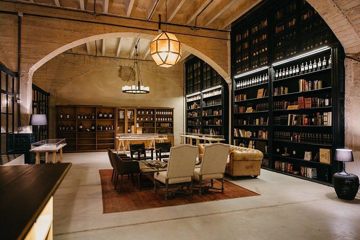 Solar de Samaniego Winery Tour in Laguardia with Three Wines and Appetizer (2/6)
