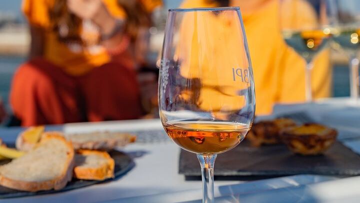 Lisbon Sailboat Wine Tasting with a Sommelier, Private Trip from Doca de Alcântara (1/8)