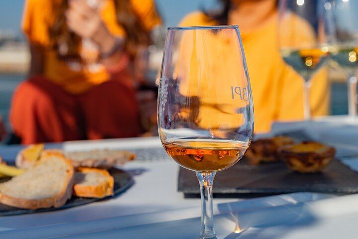 Lisbon Sailboat Wine Tasting with a Sommelier, Private Trip from Doca de Alcântara (1/8)